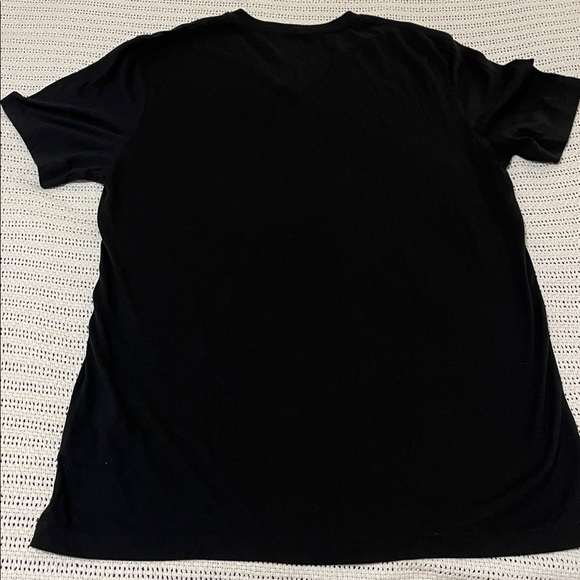 Old Navy Black V-Neck Tee - Picture 4 of 4